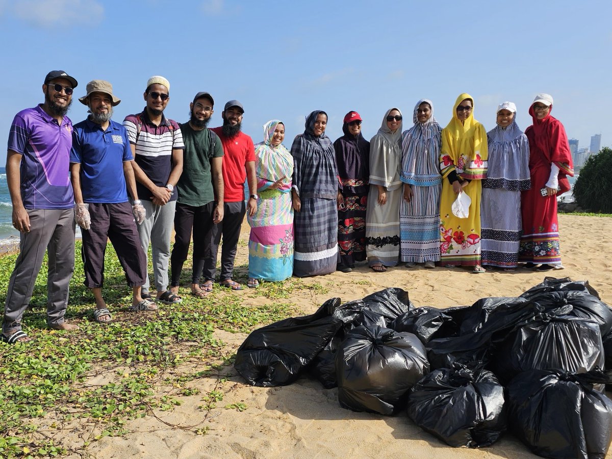 Project Rise (@projectrisedb) on Twitter photo To mark #WorldOceansDay, the <a href="/Dawoodi_Bohras/">The Dawoodi Bohras</a> in Sri Lanka held a beach cleanup at Bambalapitiya Beach—part of their ongoing efforts to protect marine ecosystems through regular cleanups. To mark #WorldOceansDay, the <a href="/Dawoodi_Bohras/">The Dawoodi Bohras</a> in Sri Lanka held a beach cleanup at Bambalapitiya Beach—part of their ongoing efforts to protect marine ecosystems through regular cleanups.