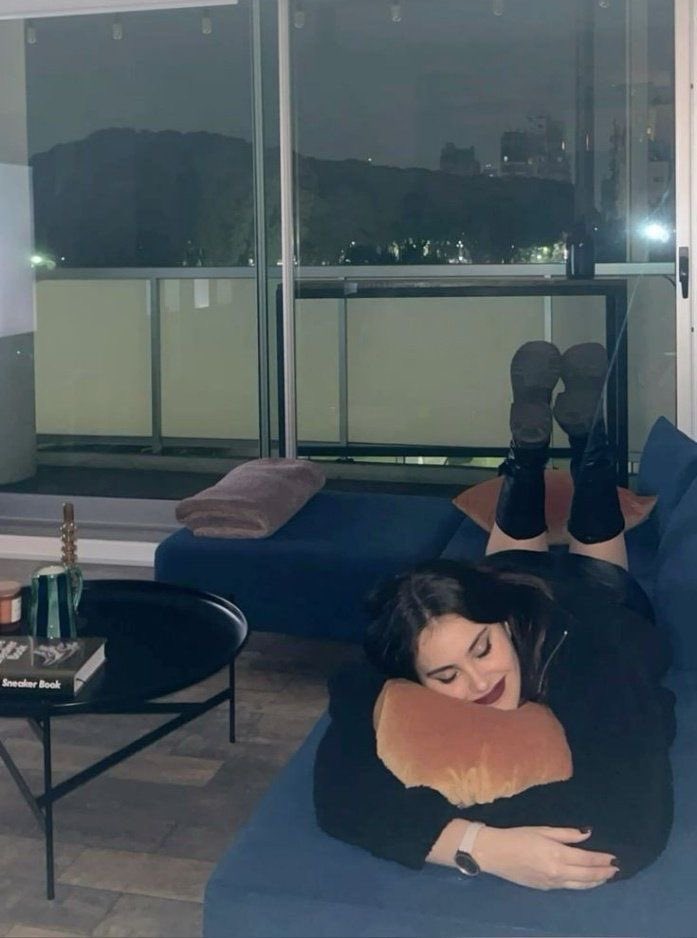 bearmahae's tweet photo. Giamila Au

Donde Cami está harta de ver a Gian, el amor de su infancia y mejor amigo, con una distinta cada noche 

o donde la morocha decide aceptar la propuesta de guada de presentarle chicos en sus vacaciones a la costa hasta encontrar el que la haga olvidarlo https://t.co/CQVaTpWVsD