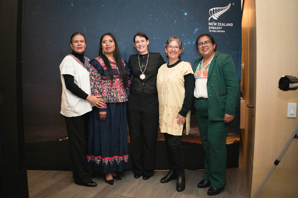 El Instituto Nacional de los Pueblos Indígenas <a href="/INPImx/">INPI</a> participó en la recepción para celebrar Matariki (Año Nuevo Maorí) que ofreció la Embajadora de Nueva Zelanda. Continuaremos impulsando el intercambio 🇲🇽-🇳🇿 en materia de derechos y cultura de nuestros pueblos indígenas
