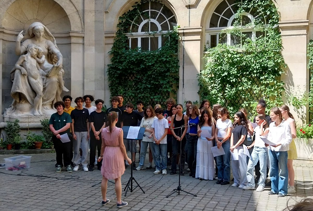 F. Meunier - Collège Condorcet /Paris (@fmeunier1) on Twitter photo Merci à la professeure d'histoire qui a porté le projet avec ses collègues et nos invités d'honneur pour les combats qu'elles incarnent: <a href="/dburkli/">Delphine Bürkli</a>, Maire du 9e arrondissement et Josette Bony-Haering, infatigable pionnière et combattante des droits d'auteur. Merci à la professeure d'histoire qui a porté le projet avec ses collègues et nos invités d'honneur pour les combats qu'elles incarnent: <a href="/dburkli/">Delphine Bürkli</a>, Maire du 9e arrondissement et Josette Bony-Haering, infatigable pionnière et combattante des droits d'auteur.