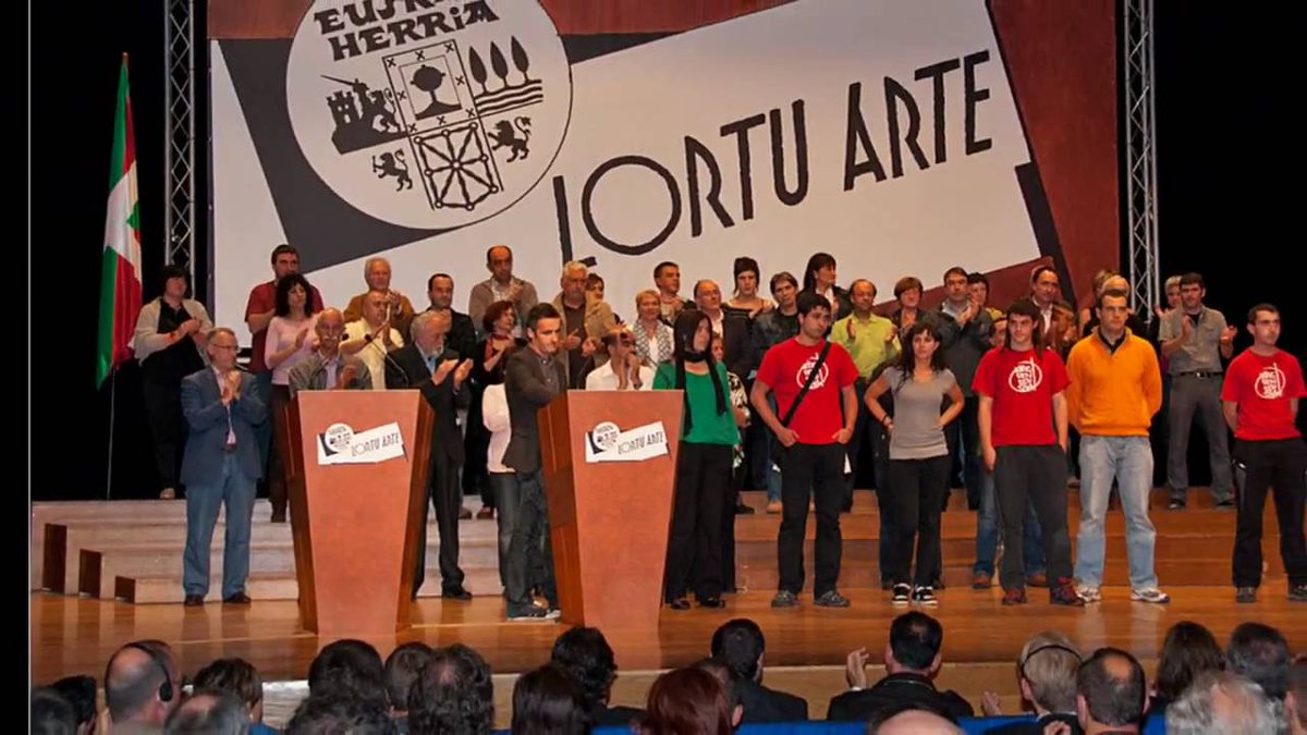 MikelArreseigor's tweet photo. Gaur 15 urte betetzen dira Ezker Abertzaleak eta EAk #LortuArte akordioa sinatu zutenetik. Ezker Independentista batzeko lehen pausoak. ✊ https://t.co/F7MTtQLWOj