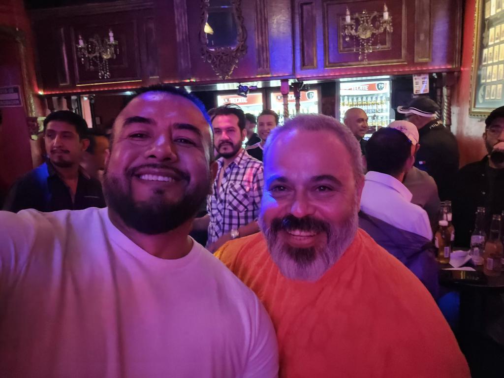 A que no adivinan dónde estoy...