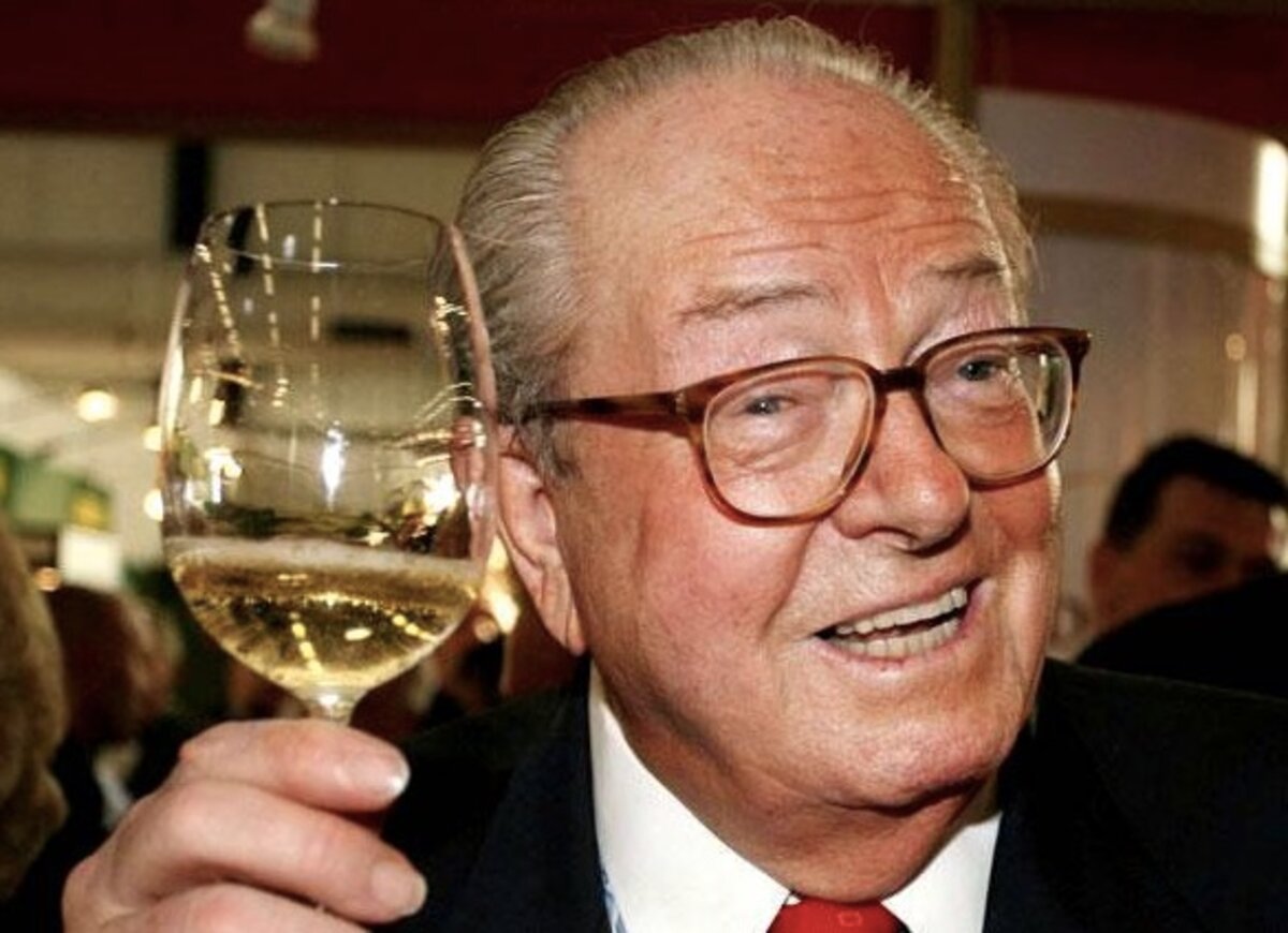 Bonjour les fils de putes!

Aujourd'hui, Jean-Marie Le Pen aurait eu 97 ans