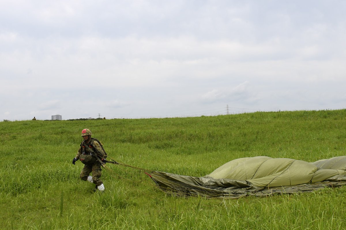 基本降下課程修了】 第335期基本降下課程学生は、全5回の降下を