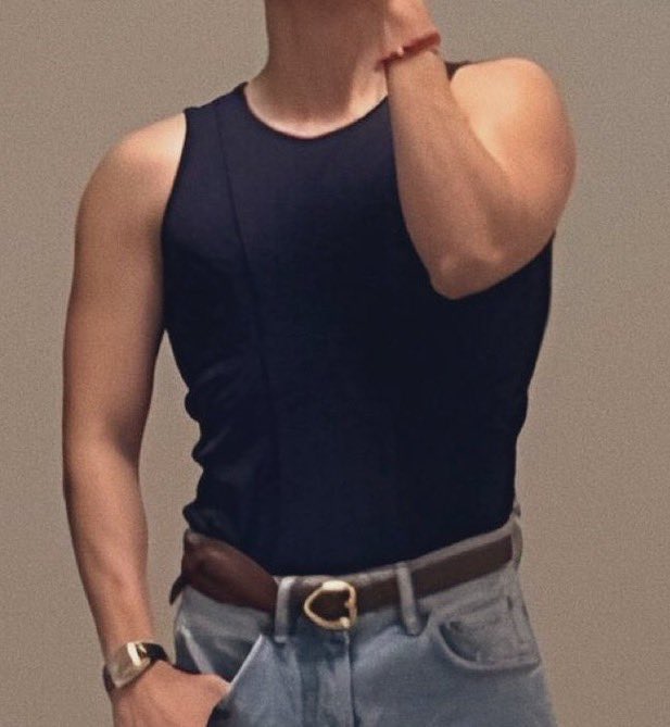 jungkovtae's tweet photo. WOOF WOOF WOOF https://t.co/M8R4OSo8Oo