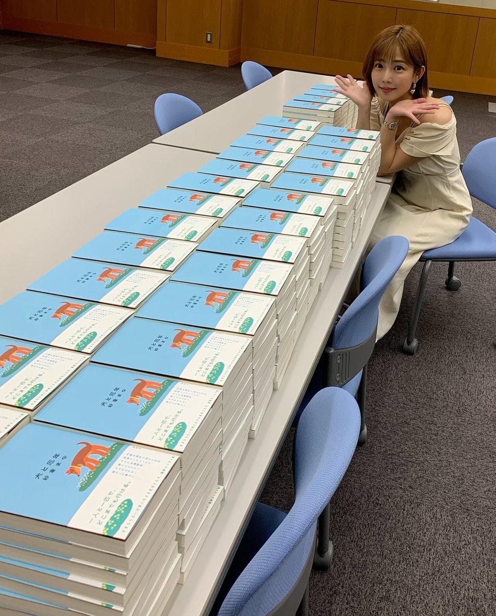 紗倉まなさんの最新エッセイ集🐕『犬と厄年』🐕の発売を前に、紗倉さんにサイン本を作成いただきました！可愛い犬の特製スタンプにもご注目ください。本書は来週6月26日から発売予定です✨