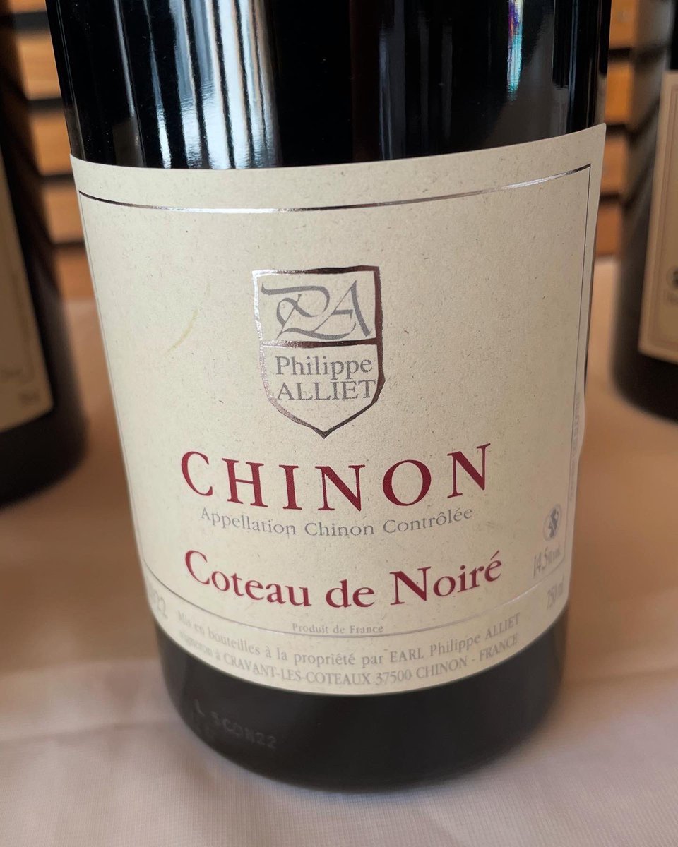 Four highlights from my Chinon tasting yesterday. Some *really* nice discoveries here, one or two new names, and plenty of familiar ones. Focus on 2022 and 2023, two good but contrasting vintages. Full write-up will be on The Wine Independent soon as. #chinon #cabernetfranc #wine
