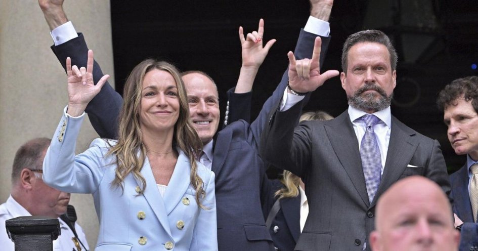 The jury found Karen Read not guilty of second-degree murder in the death of her boyfriend but guilty of drunk driving. Supporters say this exposes justice system corruption. thestar.com/news/world/uni…