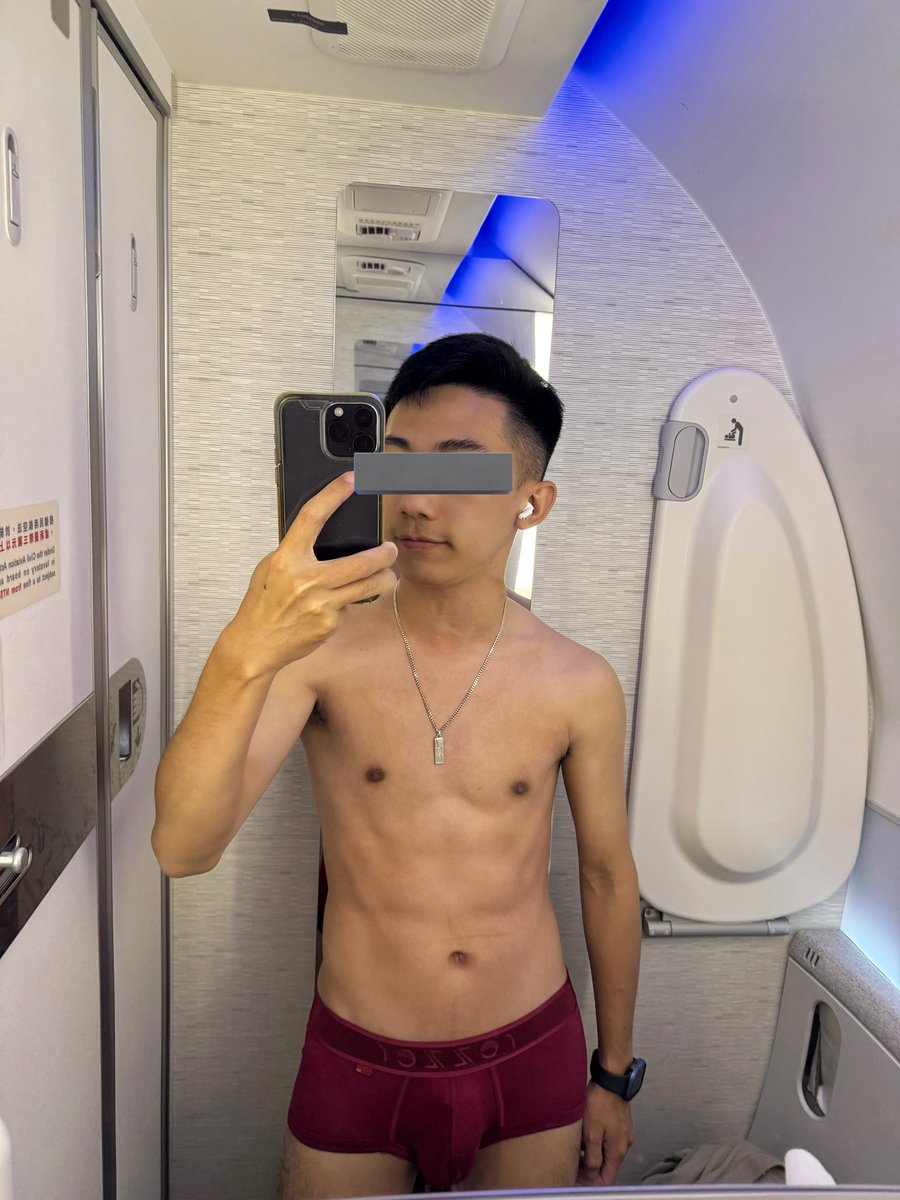 吃完機上餐
欣賞完空少的翹臀？
準備下降前來拍一下
為旅行做最後的結尾

#北海道之行
#欣賞翹臀
