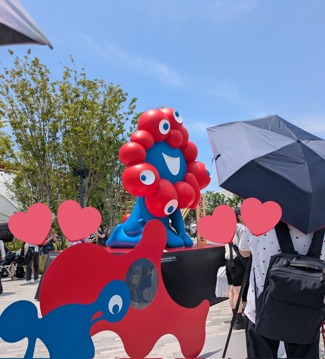 himamusume's tweet photo. 有休取って、万博に来ている！！混んでるし暑いけど、いろんな建物見れるのは良い🥳
予約取れたのは、オランダ、オーストラリア、未来の都市パビリオンなのでこれから楽しみます https://t.co/mGF8YEHlxp