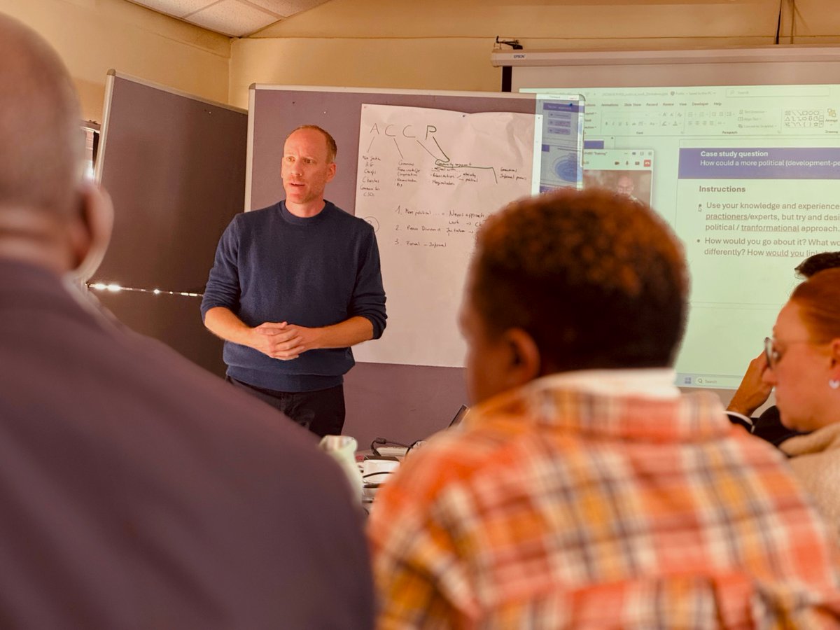 SwissEmbZim's tweet image. This week we took a deep dive into linking dev cooperation with peacebuilding &amp;amp; policy dialogue - already putting the recent @OECD DAC peer review recommendations into action. Grateful to former colleague Pascal Holliger &amp;amp; @swisspeace for the insights! @SwissPeaceHR @SwissDevCoop
