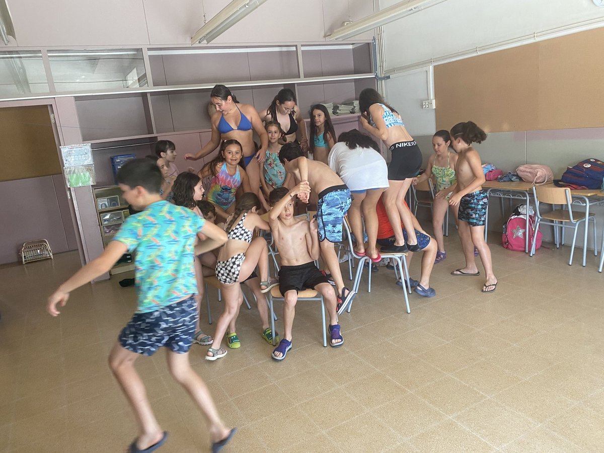 A Infantil i Primària hem fet gimcana amb jocs d’aigua i interior! 🍉 Ens hem refrescat amb síndria boníssima gràcies a @ausolan_cat!
Ahir vam anar al Pinar amb tota l’escola i 5è va preparar jocs genials! 💦 Vam acabar amb un gelat fresquet d’Ausolan! 🍦
#FiDeCurs