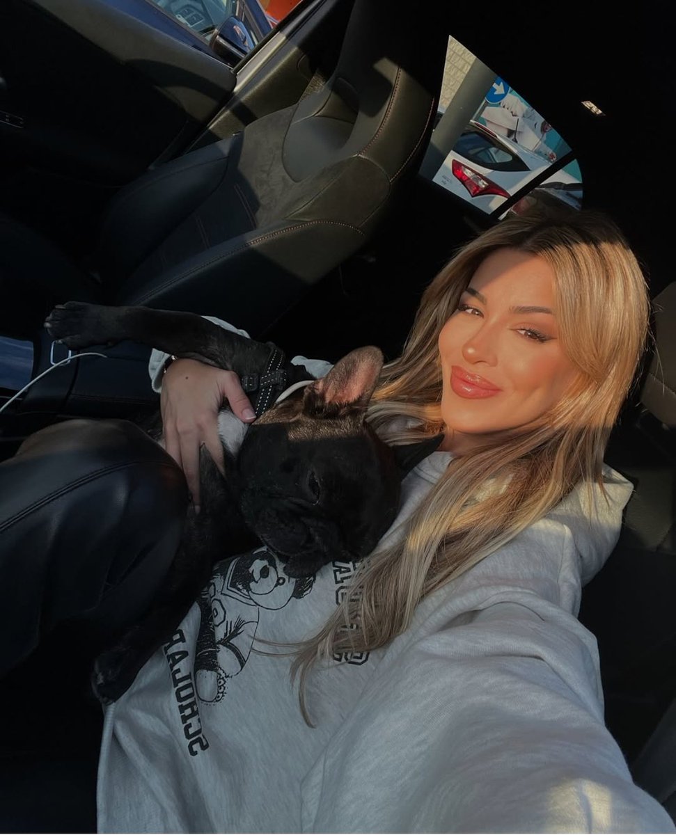 roslimont's tweet photo. Buenos días y buen finde!! Preciosos ❤️🐶❤️ #orianistas https://t.co/feD8IKngut