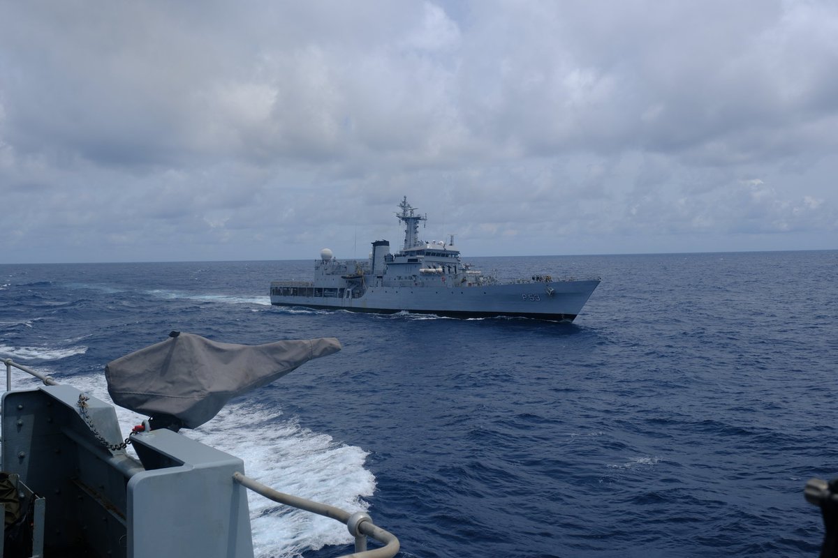 HMS_Richmond's tweet image. We conducted a sail past with our colleagues from the Indian Navy 🇬🇧⚓🇮🇳
A display of mutual respect and with the @englandcricket vs @BCCI test series on the horizon, a touch of friendly banter too. 🏏 #ENGvIND
#CSG25