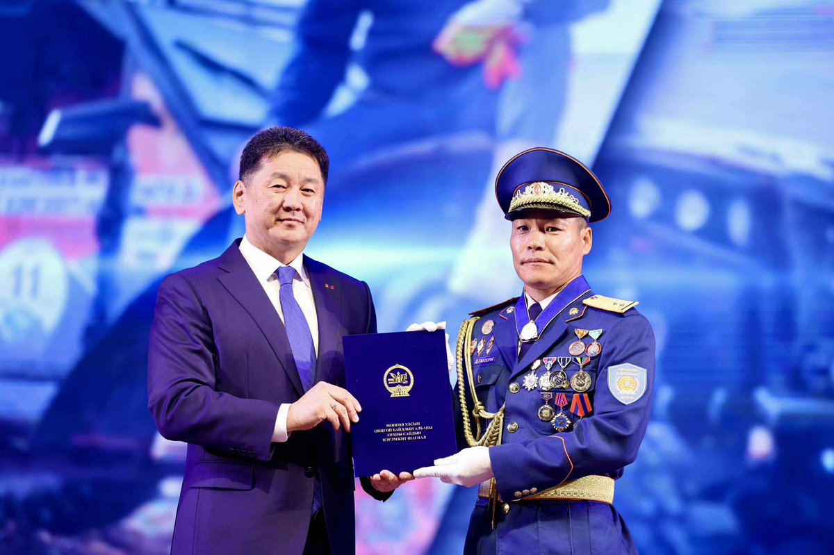 Дэслэгч Д.Ганзориг “Онцгой байдлын албаны анхны сайдын нэрэмжит шагнал” хүртлээ
sonin.mn/newsDetail/110…