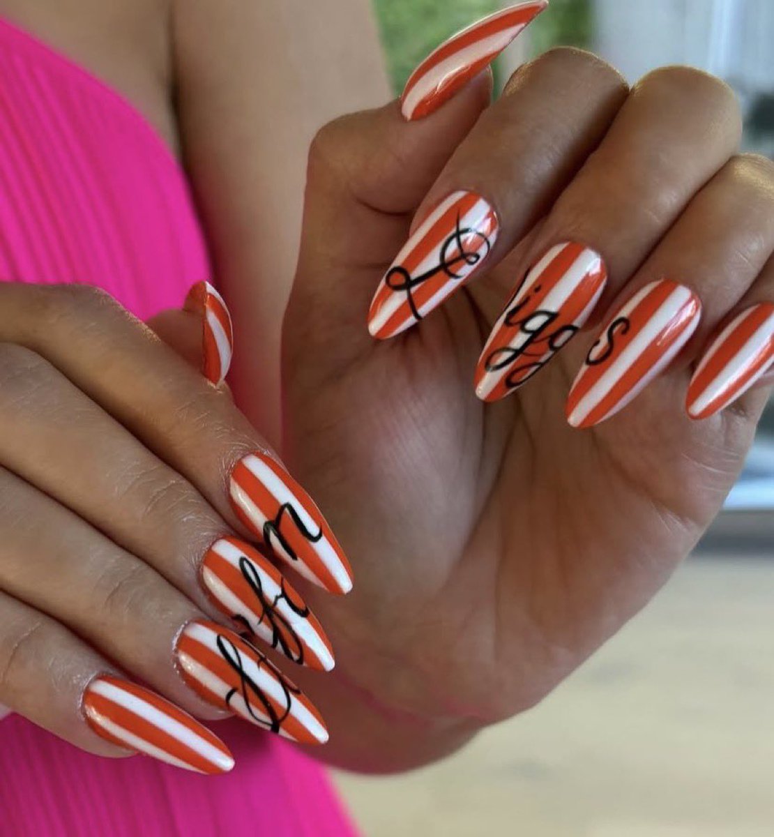 Cardi B wearing Stefon Diggs’ name on her nails. 🧡