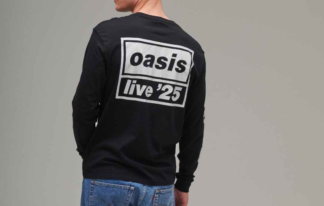 Oasis Live ’25 merchandise

📸 Press