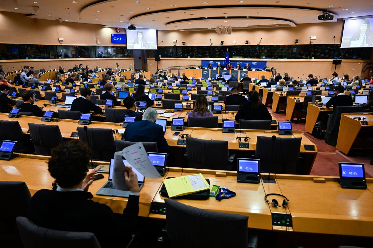 EP_Transport's tweet image. Next week @EP_Transport to meet on Tueday (24 June).
🗳️Votes:
✔️ Passenger rights
✔️ European Maritime Safety Agency
🔊Debates:
✔️ Safe and secure parking
✔️ Railway infrastructure capacity
📄Agenda 👉 europa.eu/!Cmmc94
☑️Highlights 👉 europa.eu/!fjhDpj
