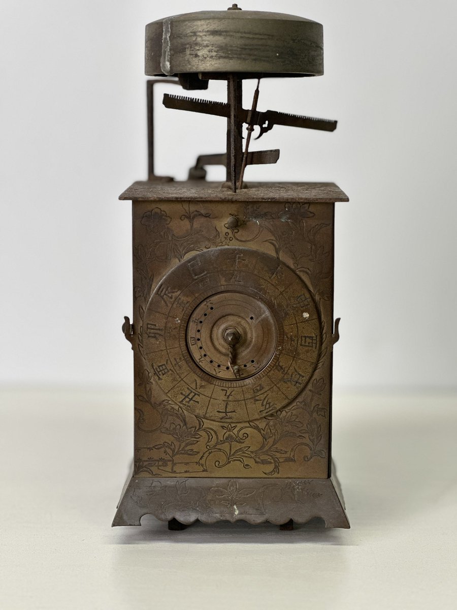 hareitiba's tweet image. .
telling time in edo
daimyo clock
arabesque engraving

#japaneseantique #clock #daimyo #edoscience #arabesque #engraving