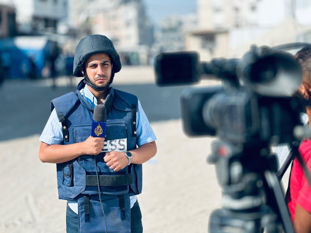 نصرخ يوميًا، ولا أحد يسمع...
المجازر الإسرائيلية مستمرة.
منذ فجر اليوم: أكثر من 25 شهيدًا و120 جريحًا، فقط لأنهم كانوا ينتظرون المساعدات الإنسانية قرب محور نتساريم وسط قطاع غزة.

لا سلاح، لا تهديد… فقط جوع وانتظار.
لكن رصاص الاحتلال لا يميّز.

كم مرة علينا أن نُقتل ليشعر العالم؟