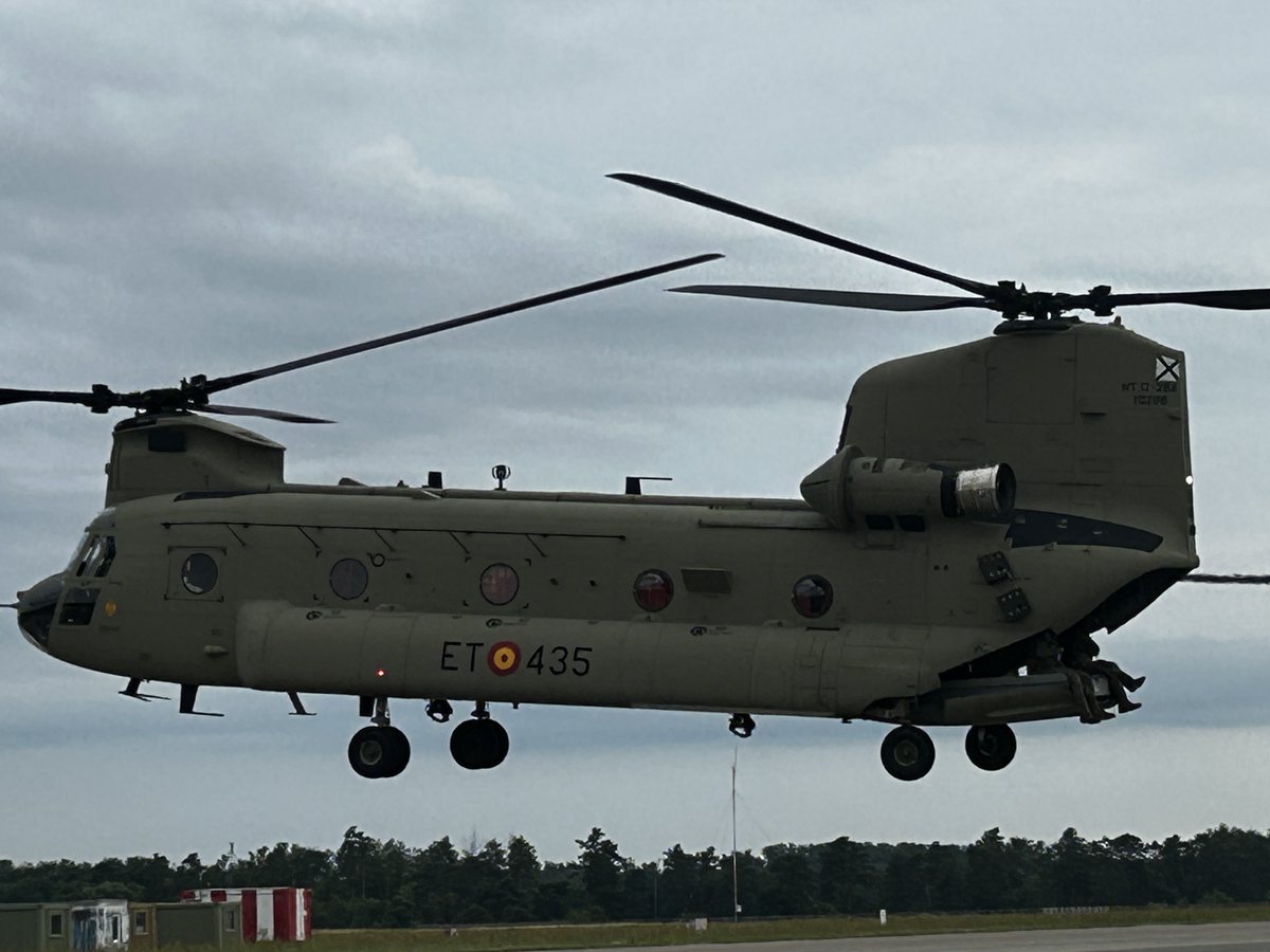 Como parte del repliegue de la actividad operativa  #StrongLineage25, los dos helicópteros Chinook F han regresado a #FAMET, su base en Colmenar Viejo. En Kuchyña permanece la Unidad de Helicópteros como capacitador del Cuerpo de Ejército <a href="/CGTAD_NRDC_ESP/">CGTAD / HQ NRDC-ESP</a> para contribuir a la