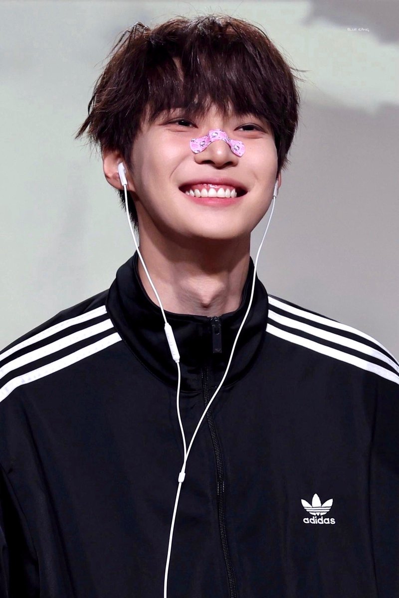 250619 #도영 #doyoung

사물함에러브레터가득할듯 ··· //