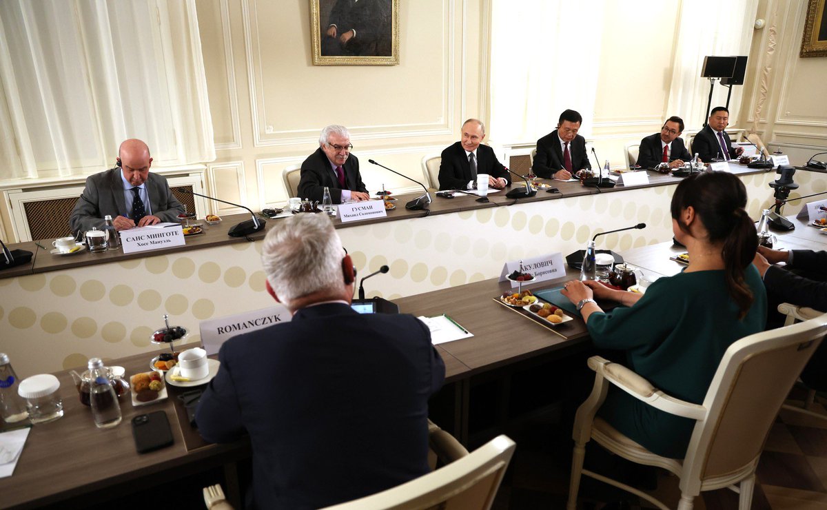 💬Vladímir Putin: Cualquier acción de la OTAN, por supuesto, genera ciertas amenazas, pero mitigaremos todas las amenazas que surjan. 

En este sentido, cualquier rearme o aumento presupuestario al 5% del PIB de los países de la OTAN carece de sentido.

🔗is.gd/z1SETn