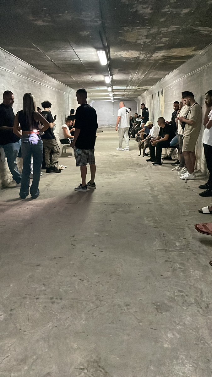 ahmodnee's tweet image. המקלט השכונתי די פופולרי