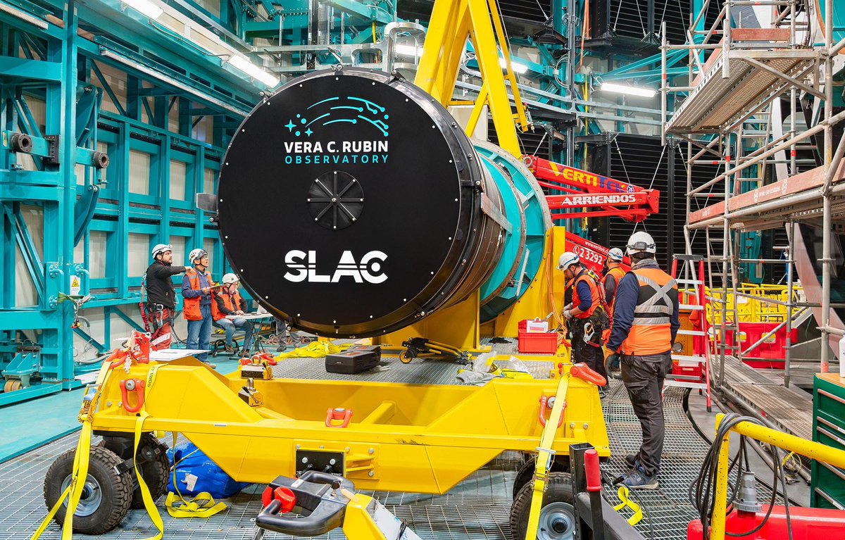 ...
Amb aquestes capacitat, ja podem deduir que generarà una quantitat immensa de dades:

* Cada nit, 20 terabytes d’informació (equival a un milió de llibres de 500 pàgines)
* En el primer any, capturarà més informació que tota l'acumulada en tota la història de l'astronomia!