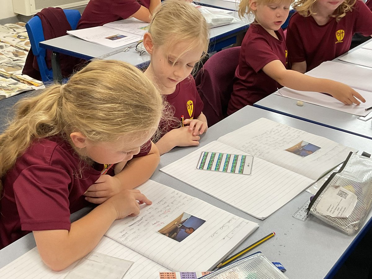 PDA_Y2's tweet image. Sharing and editing our Bubbles story starter with our writing partner. #pdaenglish 👀👍⭐️