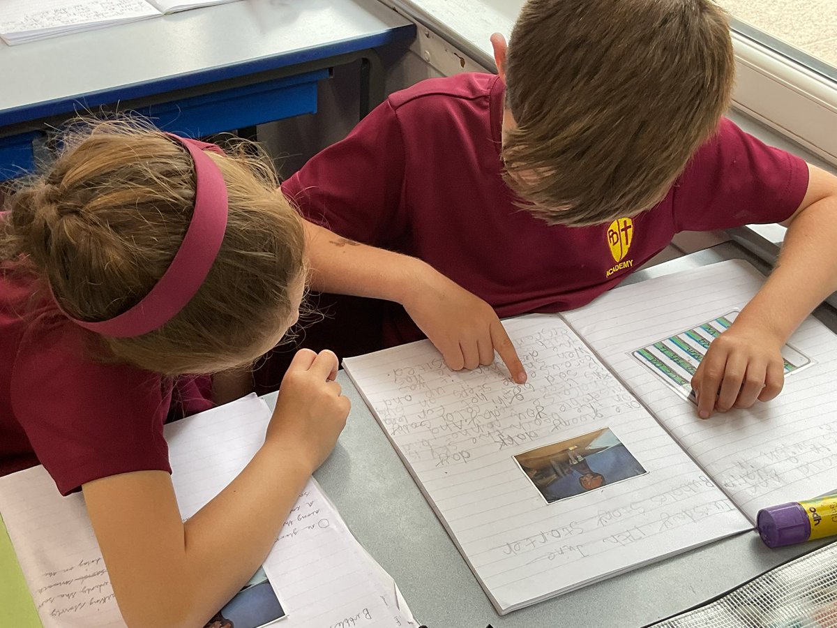 PDA_Y2's tweet image. Sharing and editing our Bubbles story starter with our writing partner. #pdaenglish 👀👍⭐️