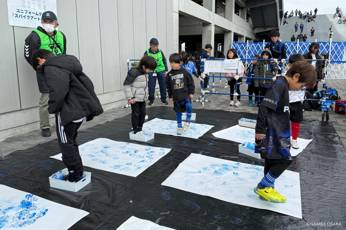 8/10のファジアーノ岡山戦で着用するEXPOユニフォームは、子どもたちがデザインに参加し、子どもの夢が輝くユニフォームに。予約は6/23よりガンバ大阪オンラインショップでスタート。ヒュンメルでは6/30より取り扱いを開始します:-))
hummel.co.jp/feature/detail…
#ガンバ大阪 #ヒュンメルユニフォーム