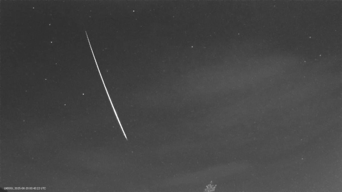 Meteor 20June25 00:43:31 UT captured by <a href="/CardiffAS/">CardiffAS</a> camera UK005L <a href="/DyffrynGardenNT/">Dyffryn Gardens NT/YG Gerddi Dyffryn</a> .
mass 2.2g, abs. mag -1.9
best visual mag -1.4
Detail: archive.ukmeteors.co.uk/reports/2025/o…