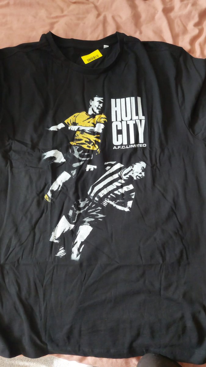 Looking excellent in the flesh #hcafc lazertshirts.com/products/hull-…