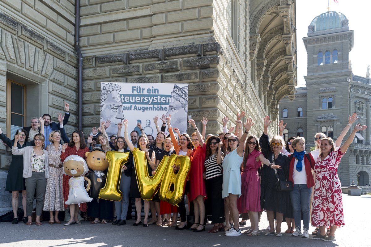 FDP_Liberalen's tweet image. Das Parlament hat heute grünes Licht für die Einführung der Individualbesteuerung gegeben – und damit  die Heiratsstrafe beseitigt.🎉 Der Weg ist frei für die bedeutendste Gleichstellungsreform seit Jahrzehnten.
📰Medienmitteilung: bit.ly/3I3AEjm