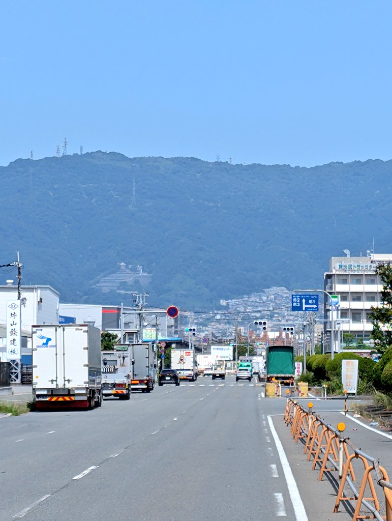 ホント暑くなってきましたね（東大阪市）
世界で最も住みやすい都市ランキング（エコノミスト・インテリジェンス・ユニット）で大阪が7位でしたが、この夏の蒸し暑さを経験したらとても「住みやすい」とは思えない