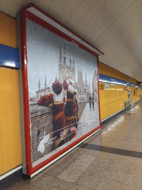 ¡Felices Curpillos 2025 burgaleses y burgalesas!
Burgos invita a descubrir la ciudad durante sus fiestas con una campaña en el Metro de Madrid.
La acción promocional se desarrolla en veinte estaciones y permanecerá activa hasta el 30 de junio.