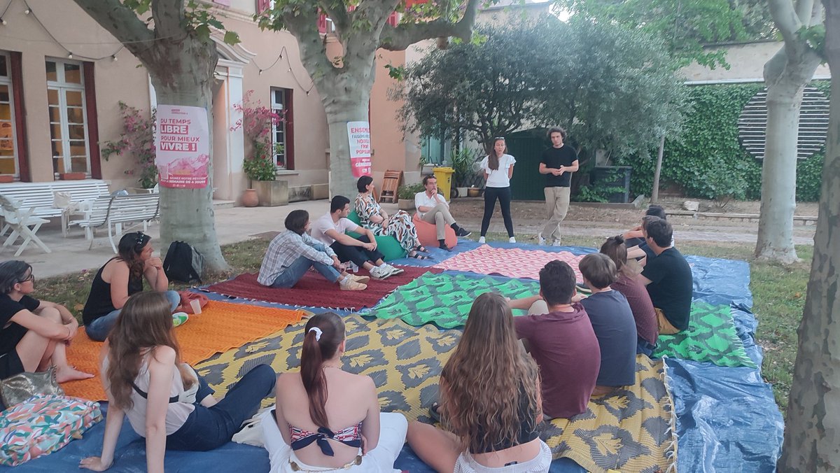 Hier soir, les <a href="/Jeunesg13/">Jeunes Génération.s 13</a> organisaient un ciné-débat autour du film "Dans l’œil du cyclone" 🎬

Merci à <a href="/Elliot_Lenoir/">Elliot Lenoir</a> et à <a href="/mathilde_hrd/">Mathilde Hériaud</a>, pour ce moment fort d’échange sur la montée de l’extrême droite en Europe et les résistances locales ✊🌍