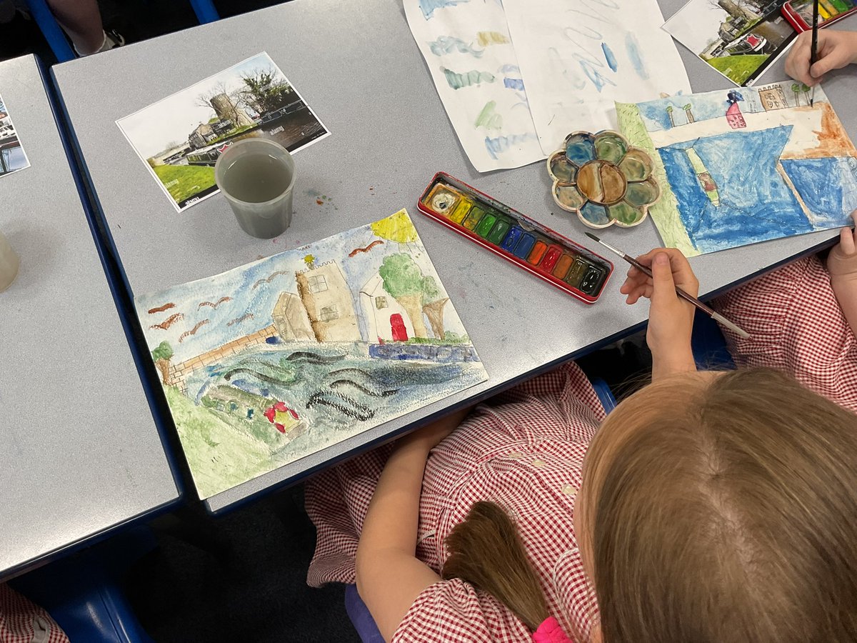 PDA_Y2's tweet image. Using our drawing and painting skills to create our landscapes of Parbold canal. #pdaart ⭐️⭐️⭐️