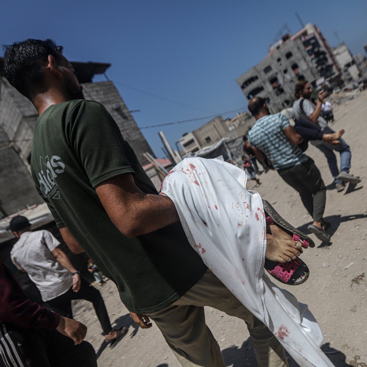 İsrail, bu açıklamalarının üzerinden 24 saat geçmeden Gazze'de insani yardım bekleyen sivillere ateş açarak 34 sivili katletti.