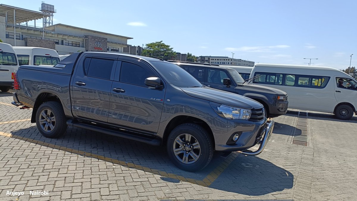anj_116_'s tweet photo. Today's #IntoTheMultibrand Edition is about the Toyota Hilux Double Cab Pickup.
Guess how many Variants of the Hilux Double Cab are sold in KE by @ToyotaCFAOKE?
Kama Kawa unaweza tuget hapa ☎️0720586035 tupige biz! https://t.co/Lfbl0tMLHD