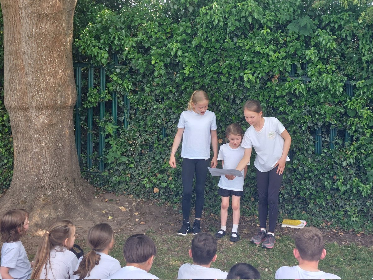 Seahorses_Class's tweet image. Y6 loved reading and performing poetry last week with their Y1 buddies. Y1 have been reading @WakelingKate poems and we loved working with our buddies to perform some favourites @cormorantsclass @TurtlesClass @WillowsCE