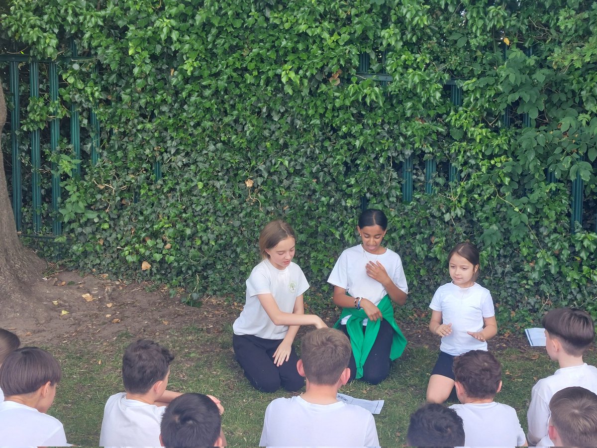 Seahorses_Class's tweet image. Y6 loved reading and performing poetry last week with their Y1 buddies. Y1 have been reading @WakelingKate poems and we loved working with our buddies to perform some favourites @cormorantsclass @TurtlesClass @WillowsCE