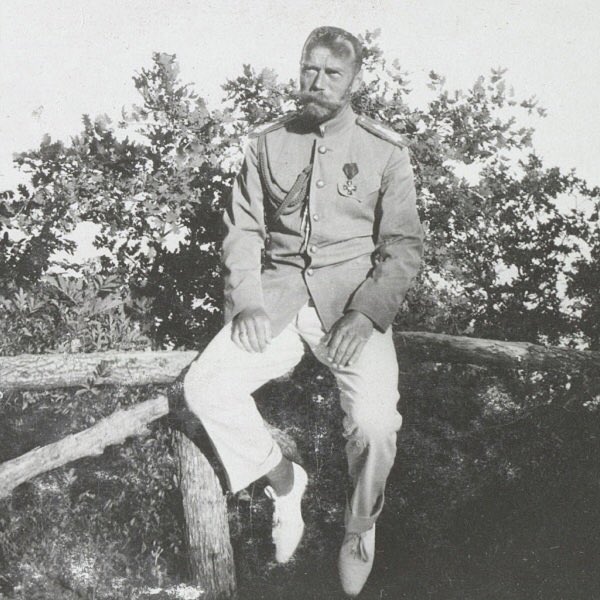 С нами Бог, да воскреснет Россия!