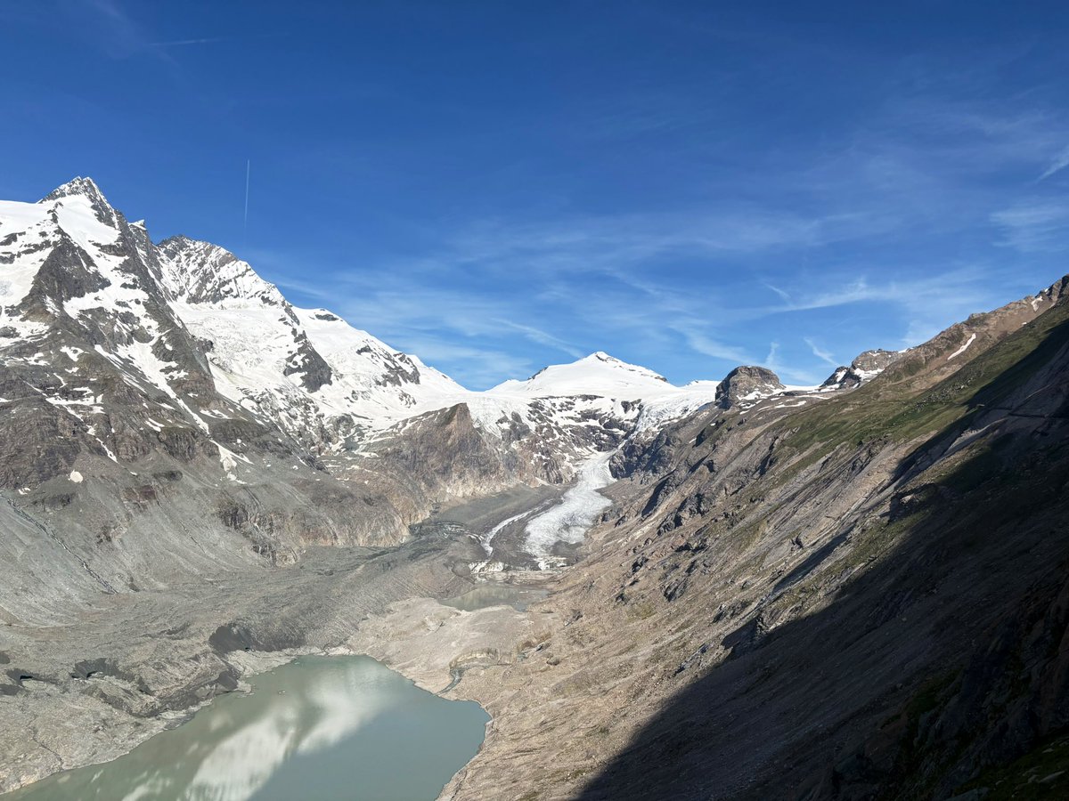 glaciersato's tweet photo. Field work in Pasterze Glacier, Austria🏔️🧊❄️ https://t.co/cvm3iZczuM