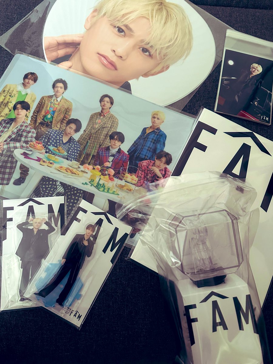 e_k_n_b's tweet photo. グッズ届いた！
ライブのチケットはありません！！
#timelesz https://t.co/pCBHNIFahV