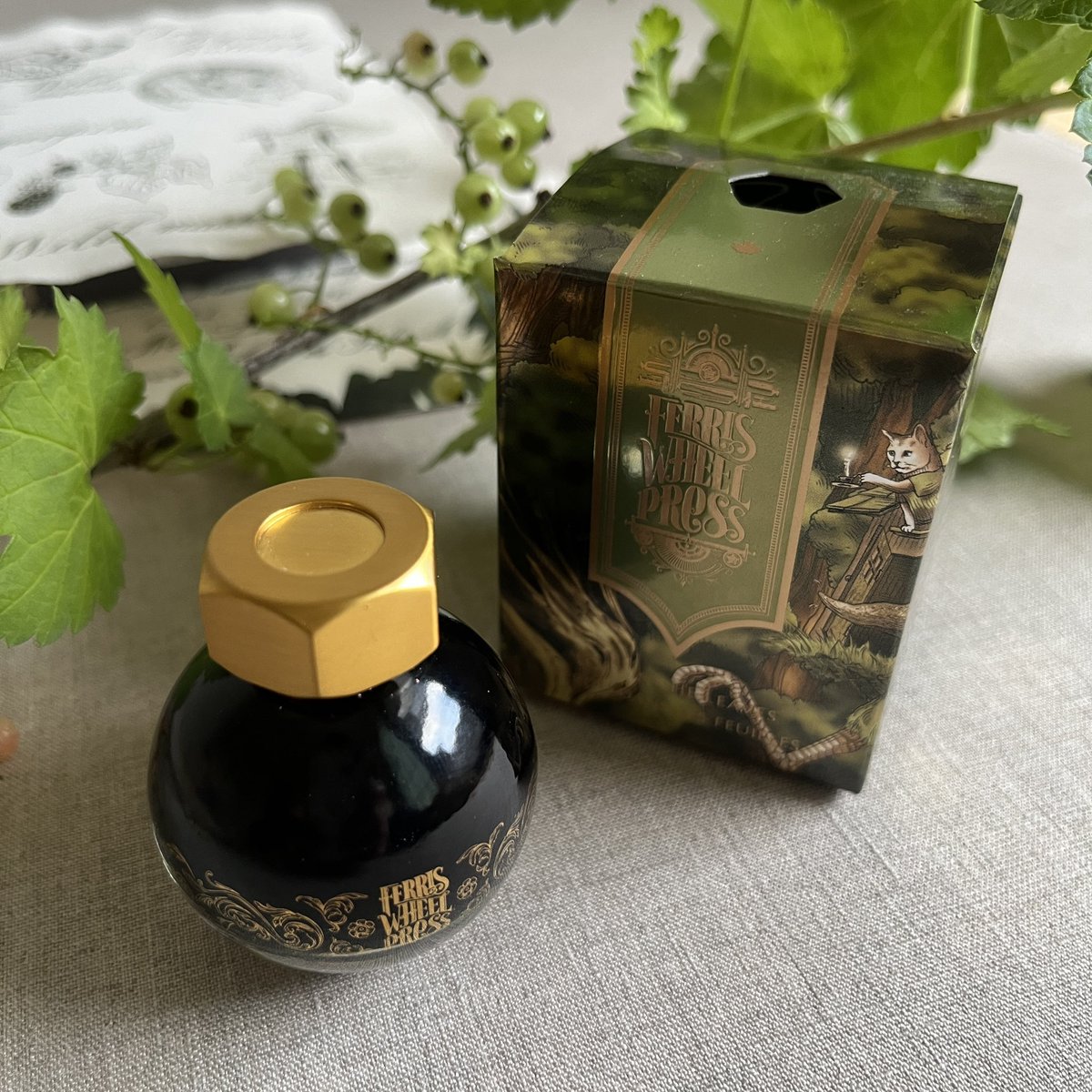 新作インク
Lost in the Leaves
ロストインザリーブス💚

オリーブグリーンにローズゴールドシマーが美しく輝きます👒

#ferriswheelpress
#フェリスホイールプレス