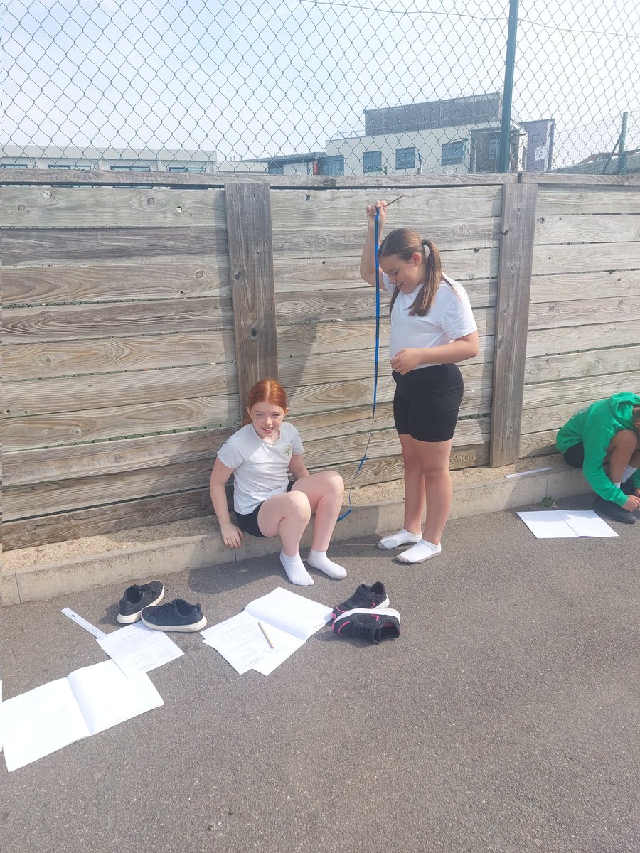 Seahorses_Class's tweet image. Y6 have enjoyed exploring Fibonacci's sequence and it's relation to The Golden Ratio and the human body. We have measured our bodies and calculated ratios to compare our bodies to The Vitruvian Man by Da Vinci @cormorantsclass @WillowsCE