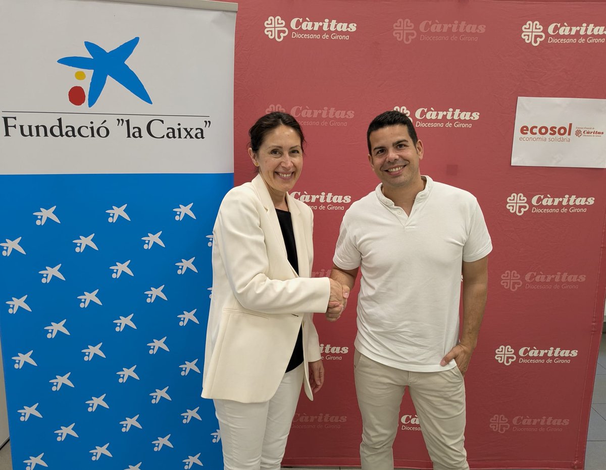 caritasgirona's tweet photo. Reforcem els projectes de cobertura alimentària i signem un acord amb @FundlaCaixa, a través de @CaixaBank per comprar equipaments.
La col·laboració inclou un projecte d’@EcosolGirona, per la creació d'una marca pròpia per crear productes amb materials reciclats i/o sostenibles🤝 https://t.co/ijpUbyRBiZ