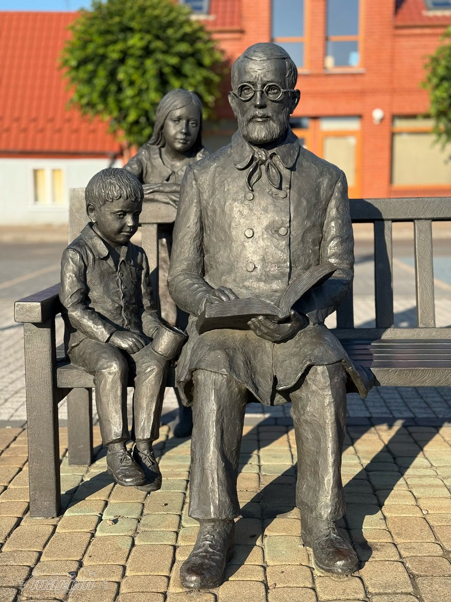 marcin_wlkp's tweet photo. „Dzieci nie słowem, lecz życiem uczyć trzeba jak żyć mają.”
- E. Bojanowski

Dzień dobry 🙂

📸 #Piaski #Wielkopolska https://t.co/QXGf13kyZW